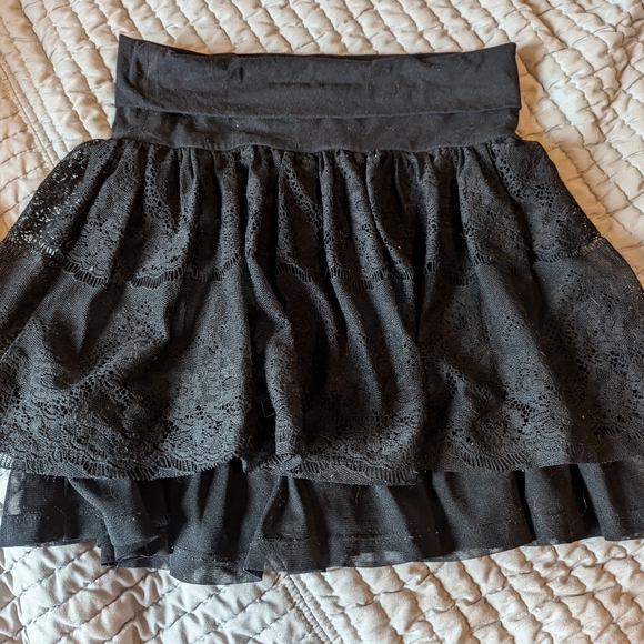 Cute black skirt with lace - Picture 2 of 4